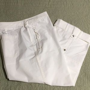 🌺🌺White Slacks/Capris🌺🌺